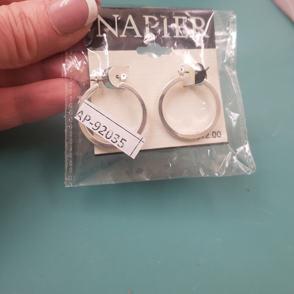Napier, NWT, Silver latch back hoop pierced fashion earrings - Picture 11 of 11